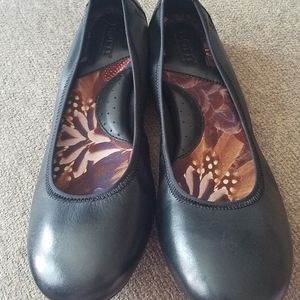 BLACK BORN SHOES
